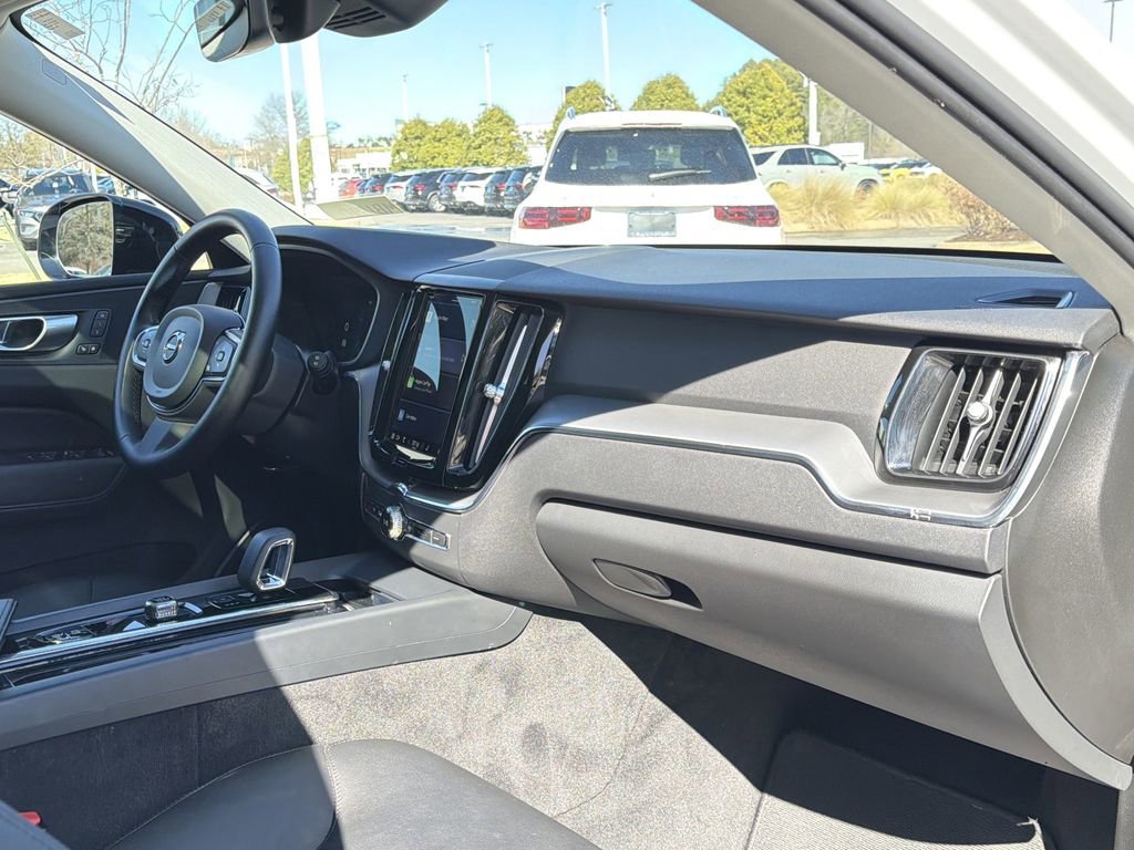 Used 2024 Volvo XC60 B5 Core image 21