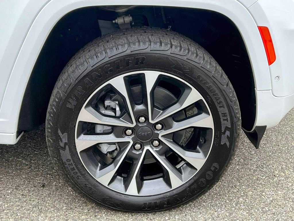Certified 2023 Jeep Grand Cherokee L Overland w/ Luxury Tech Group IV AWD/4WD image 12