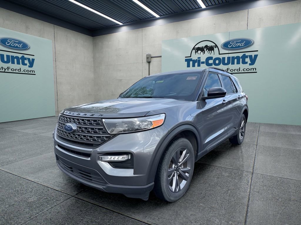 Used 2023 Ford Explorer XLT w/ Equipment Group 202A image 3
