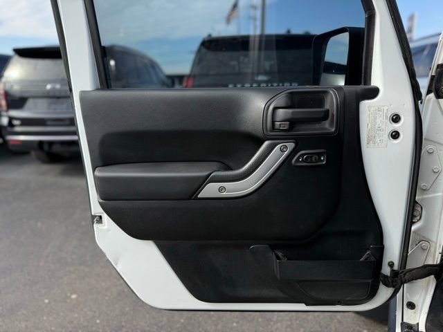 Used 2012 Jeep Wrangler Unlimited Sahara w/ Dual Top Group image 4