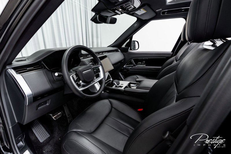 Used 2025 Land Rover Range Rover SE image 30