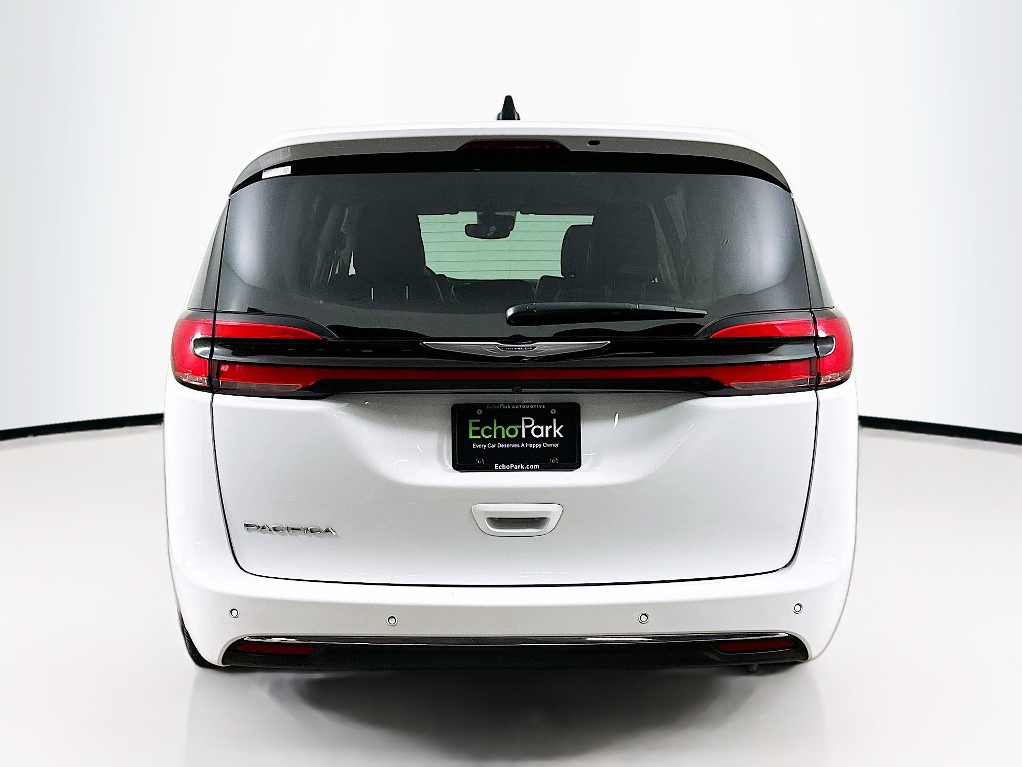 Used 2024 Chrysler Pacifica Touring-L image 7