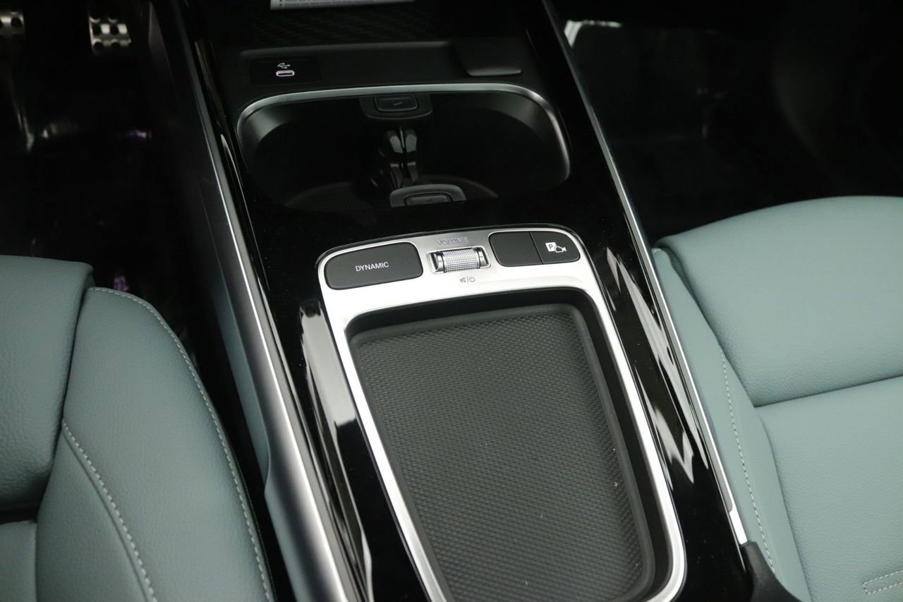 New 2026 Mercedes-Benz GLB 35 AMG 4MATIC image 7