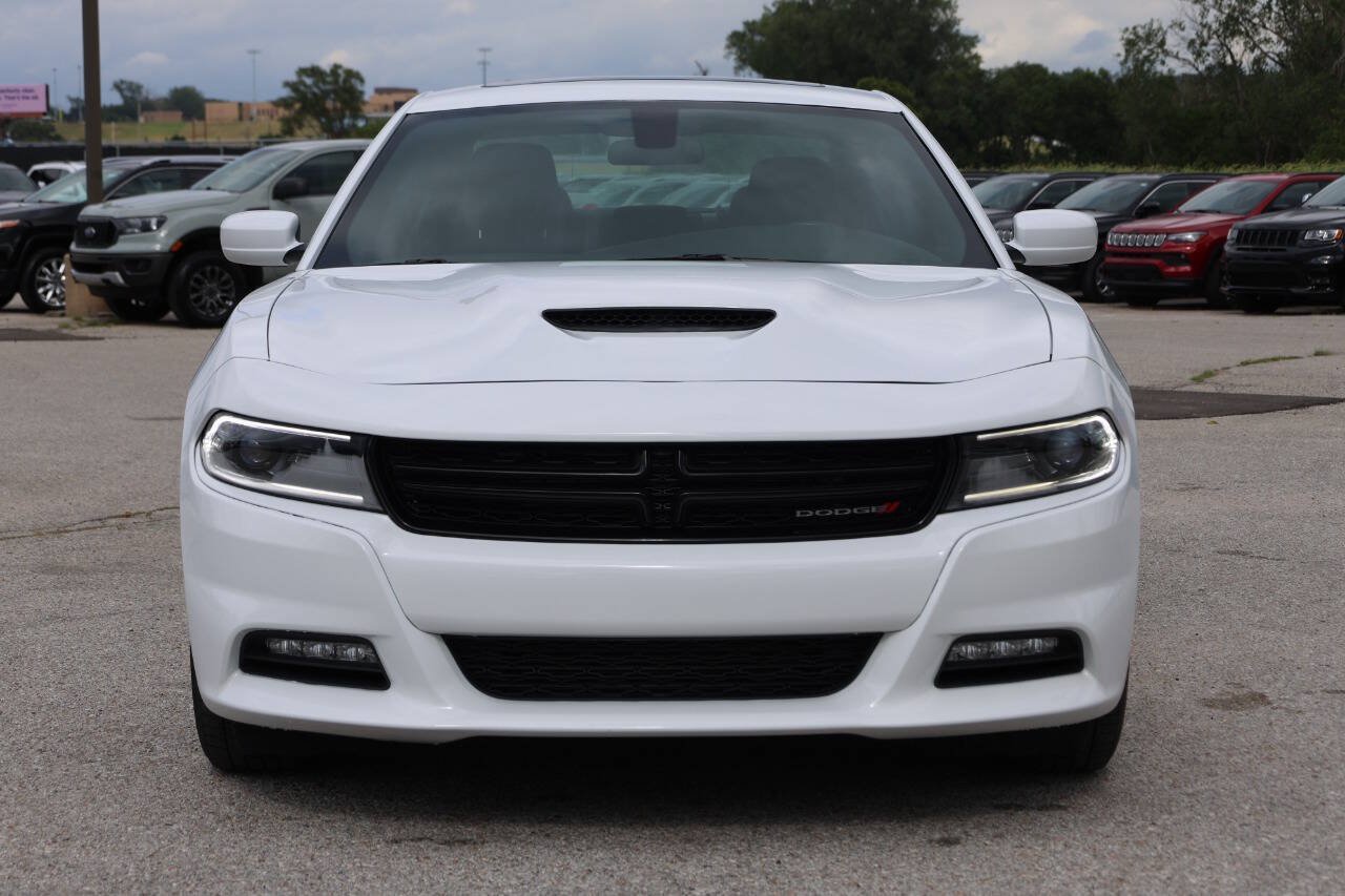 Used 2022 Dodge Charger SXT w/ Driver Convenience Group RWD image 2