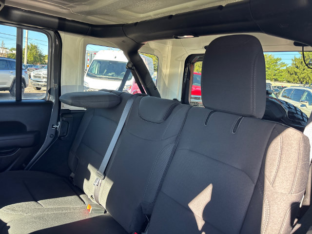Used 2022 Jeep Wrangler Unlimited Sport AWD/4WD image 3