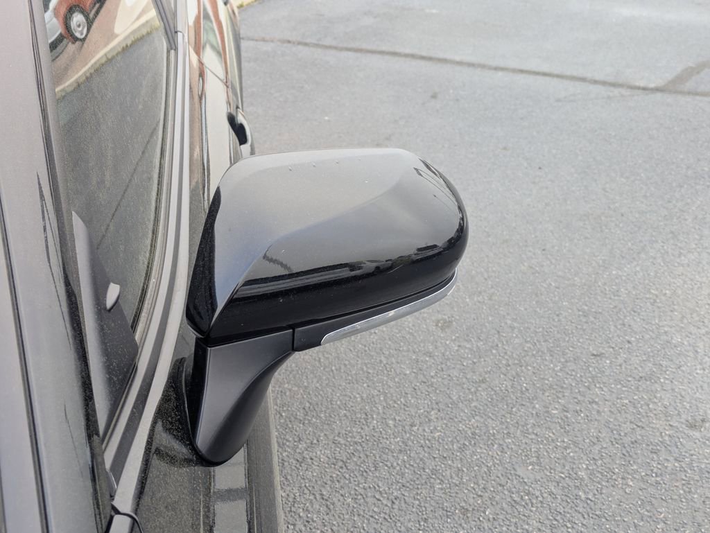 Used 2025 Toyota Camry SE w/ Convenience Package image 13