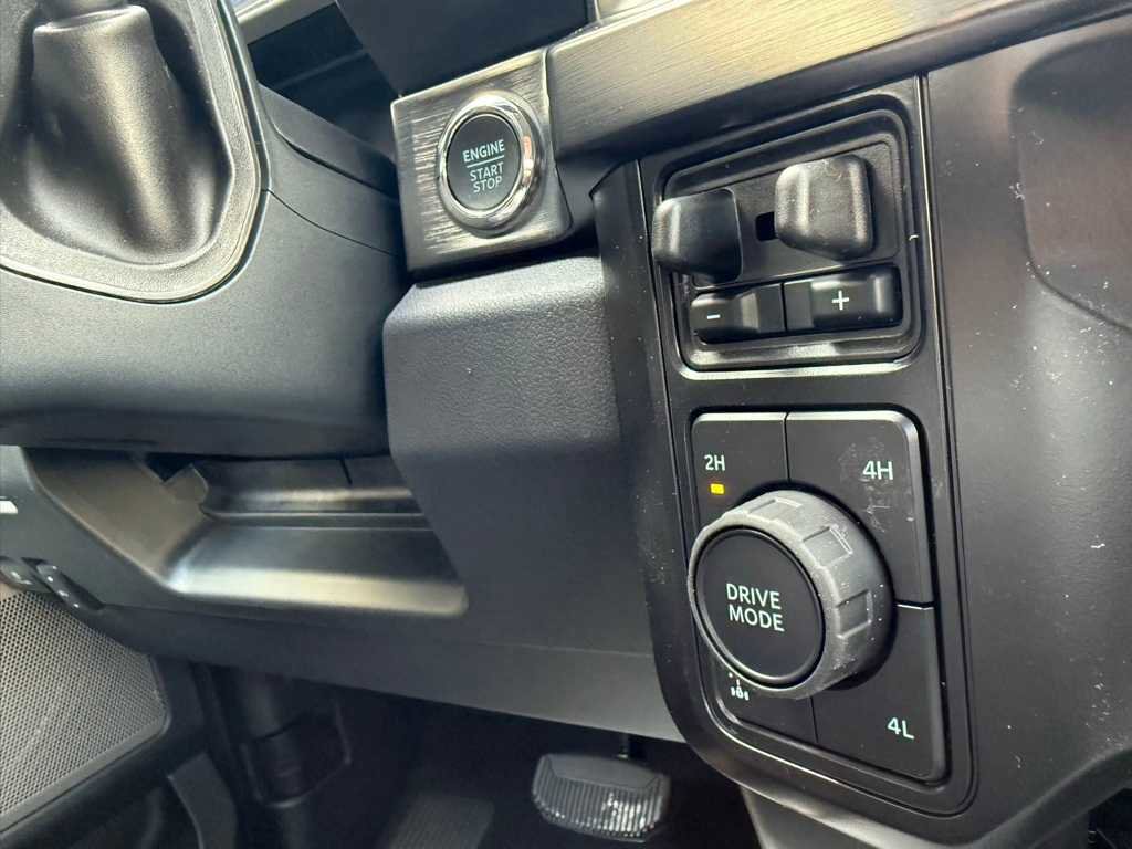 New 2026 Ford F250 Lariat w/ Black Appearance Package image 16