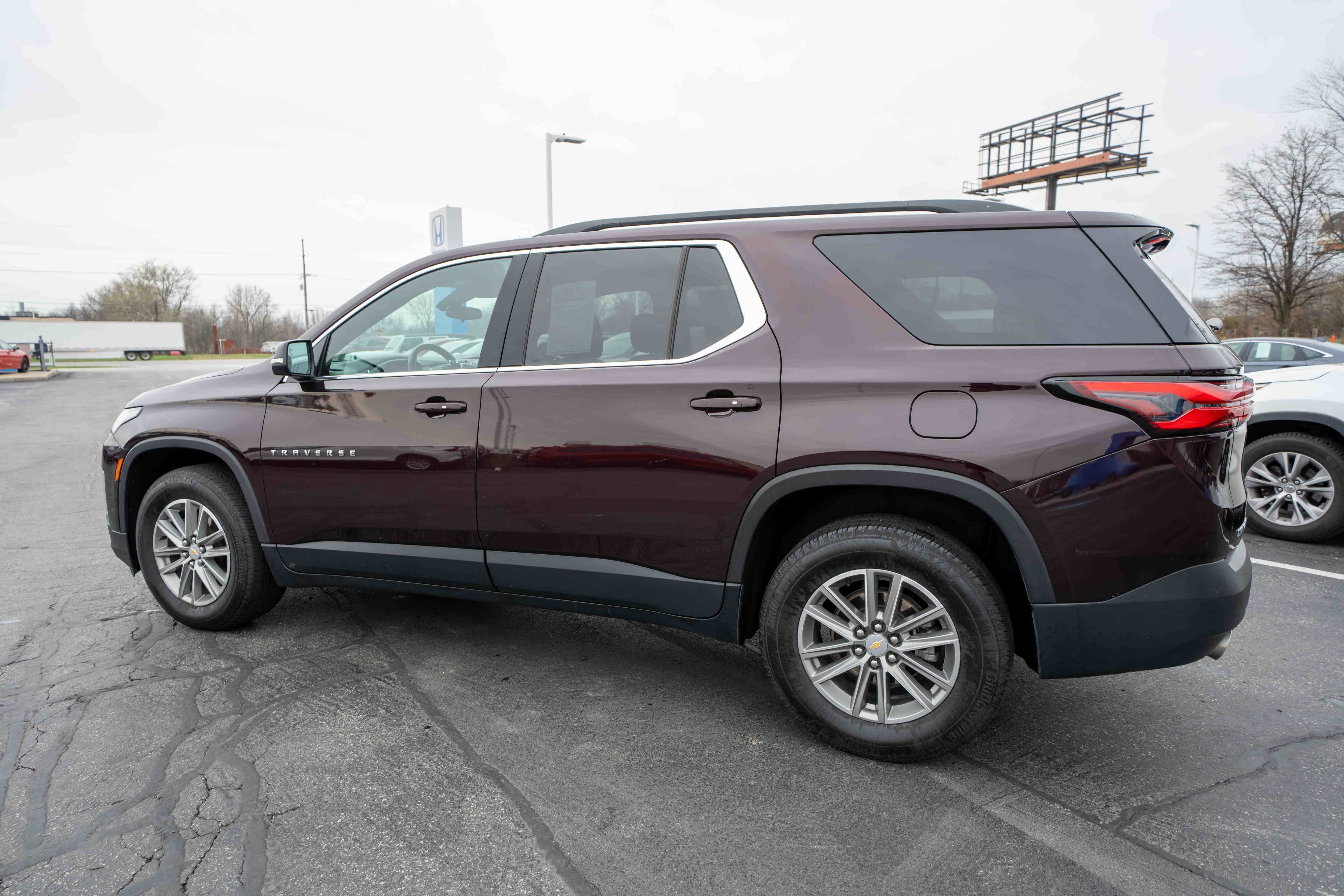 Used 2023 Chevrolet Traverse LT image 4