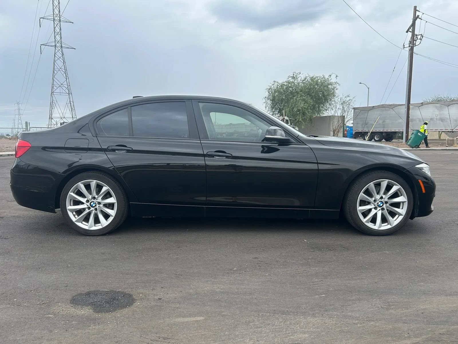 Used 2018 BMW 320i Sedan RWD image 4