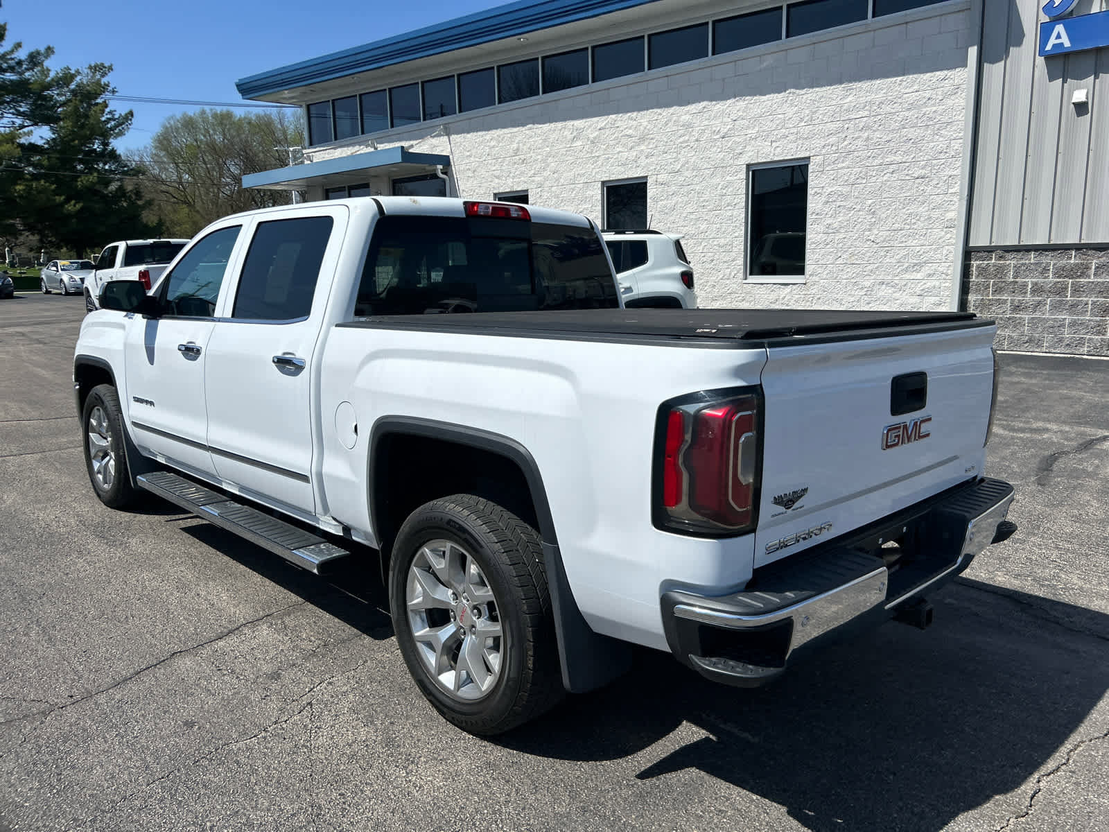 Used 2018 GMC Sierra 1500 SLT w/ SLT Premium Package AWD/4WD image 5