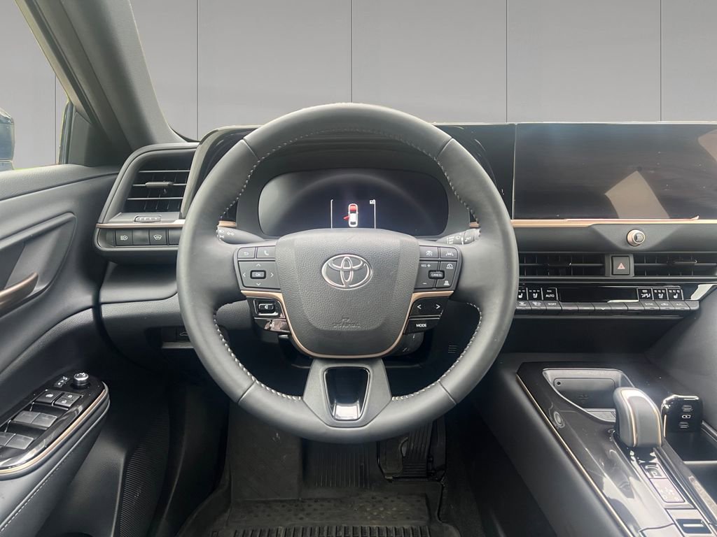Used 2026 Toyota Crown XLE AWD/4WD image 13