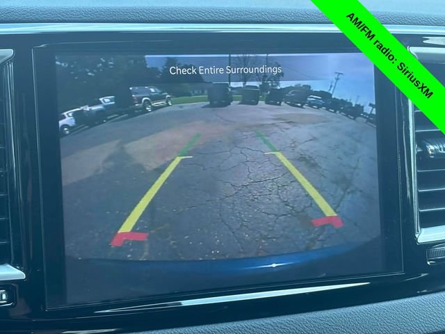 Used 2023 Chrysler Pacifica Touring-L FWD image 17