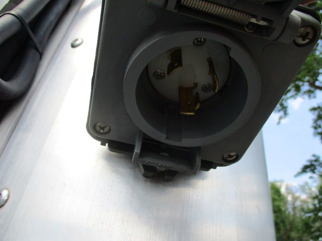 Used 2023 Ford F650 2WD Regular Cab Super Duty image 36