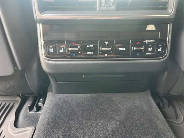 Used 2024 Lexus LX 600 4WD w/ Luxury Package image 15