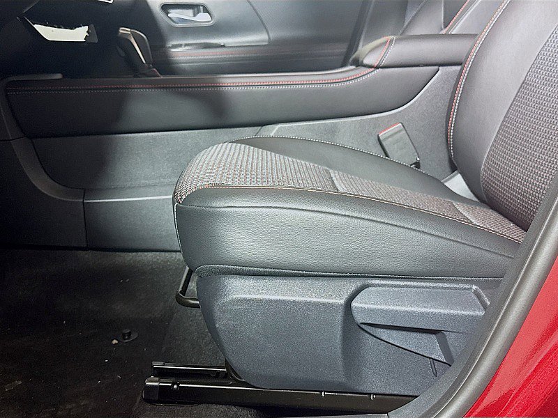 New 2026 Nissan Kicks SR w/ Cold Weather Package AWD/4WD image 19