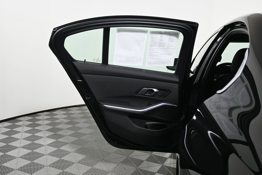 Used 2021 BMW 330e xDrive w/ Convenience Package image 30