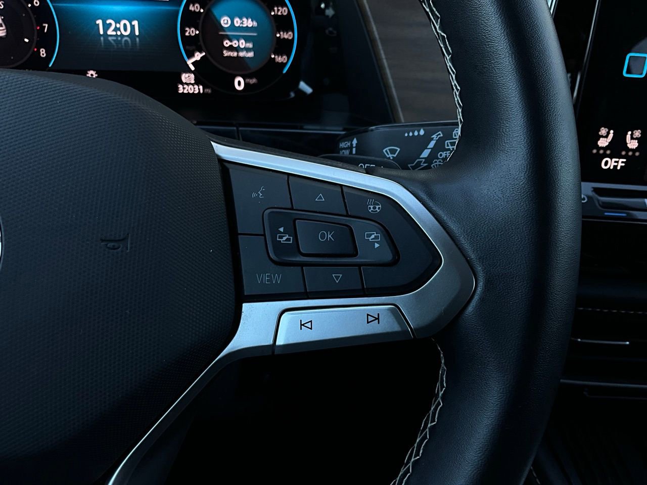 Used 2025 Volkswagen Atlas SE image 37