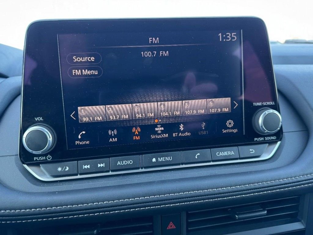 Used 2025 Nissan Rogue S image 19