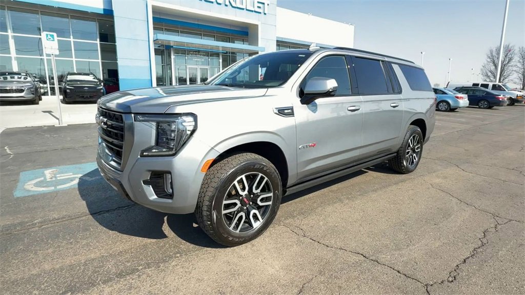 Used 2023 GMC Yukon XL AT4 w/ AT4 Premium Plus Package image 4