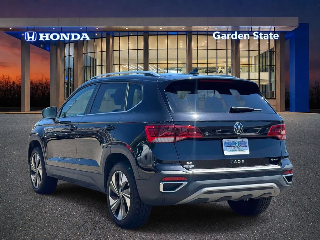 Used 2024 Volkswagen Taos SE w/ Panoramic Sunroof Package AWD/4WD image 4