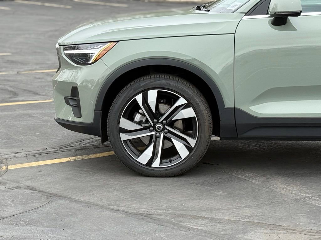 Used 2023 Volvo XC40 B5 Ultimate w/ Protection Package Premier image 8