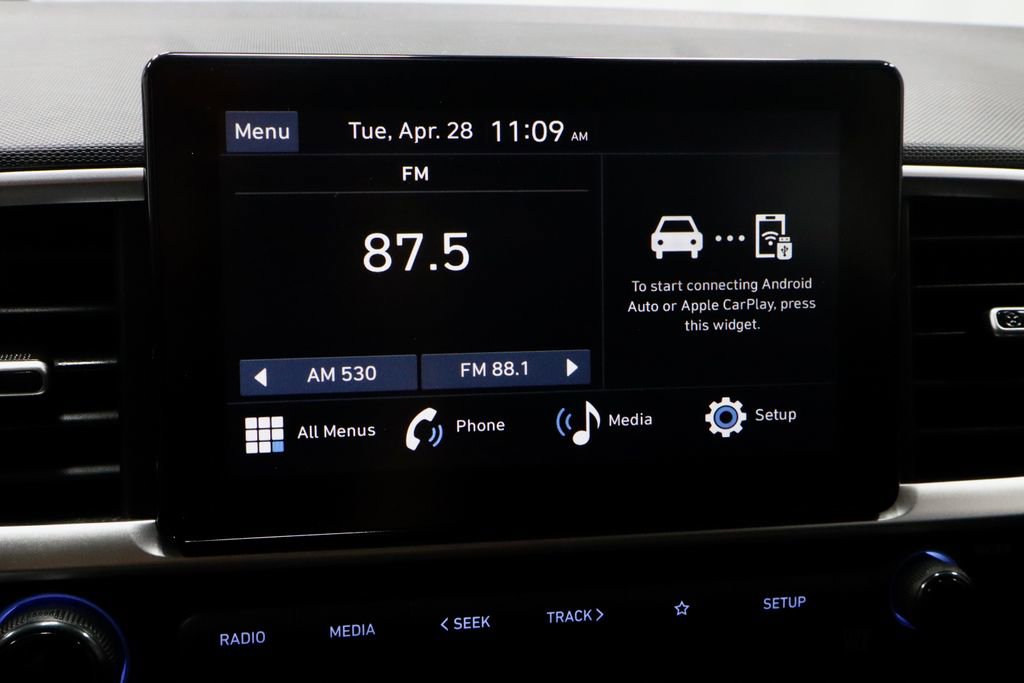 Certified 2025 Hyundai Venue SE FWD image 3
