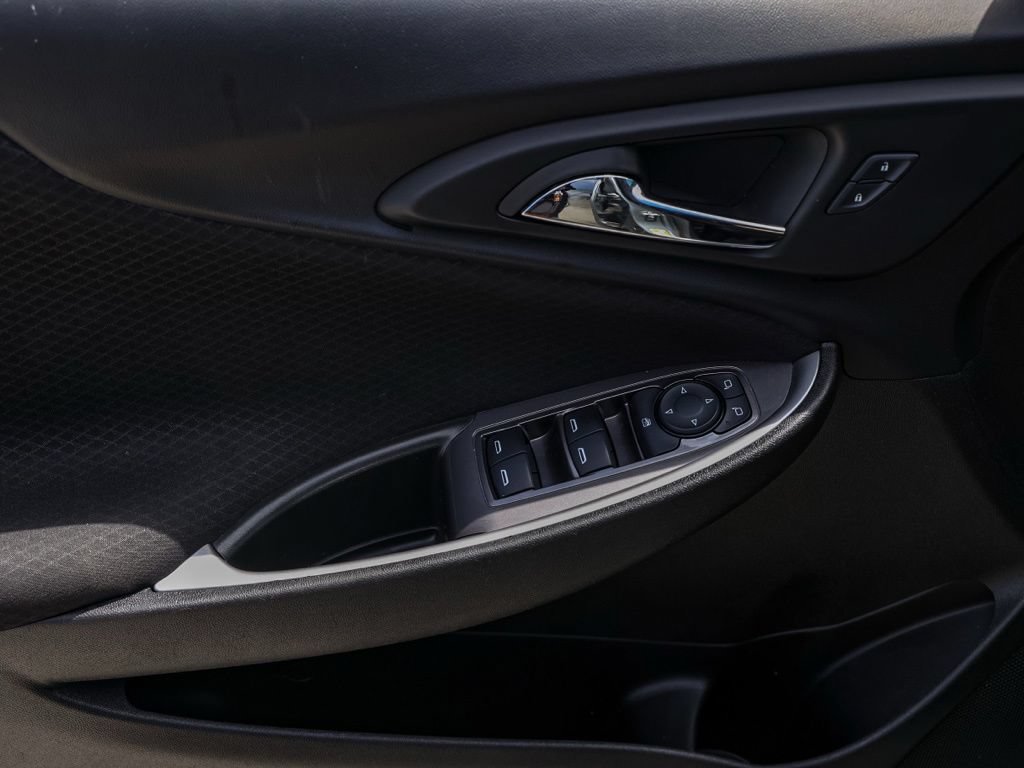 Used 2025 Chevrolet Malibu RS FWD image 23