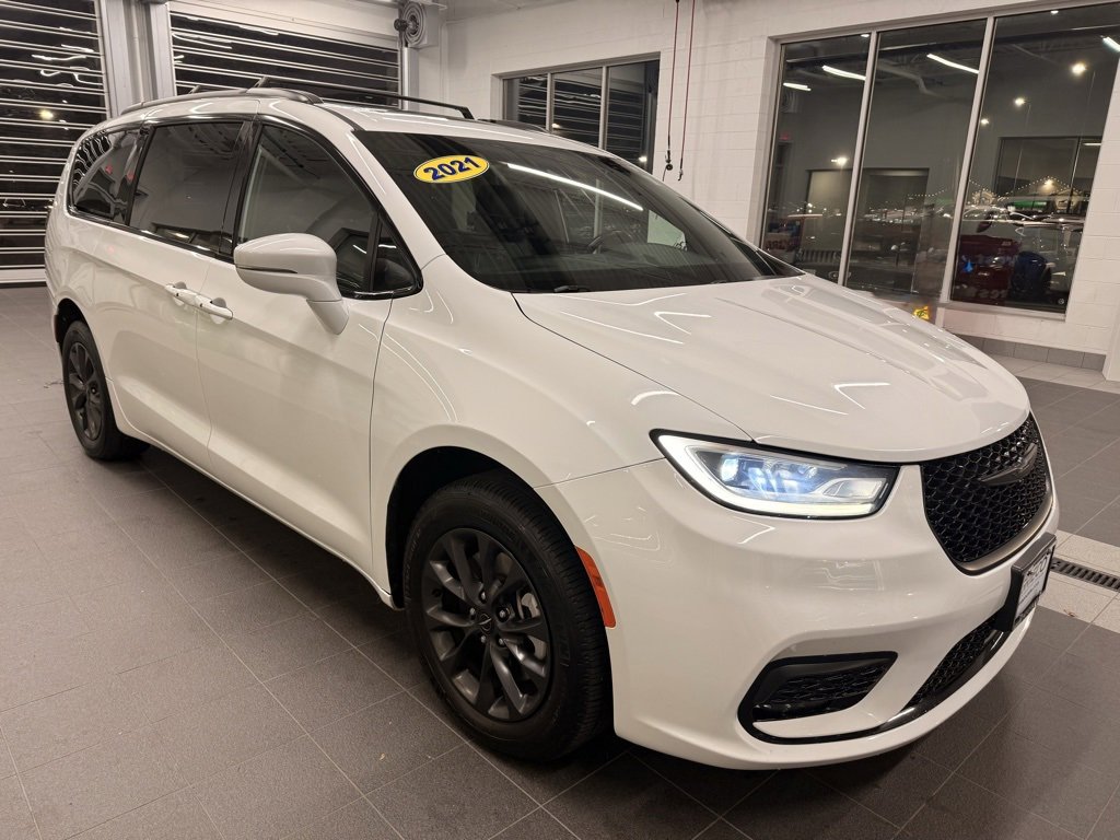 Used 2021 Chrysler Pacifica Touring-L w/ Uconnect Theater Family Group image 1
