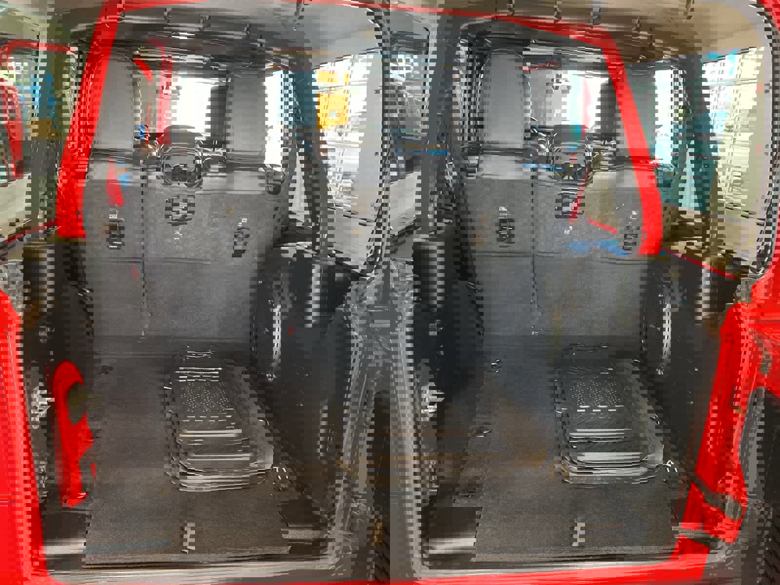 Used 2018 Jeep Wrangler Unlimited Sahara w/ Uconnect 4C Nav & Sound Group image 28