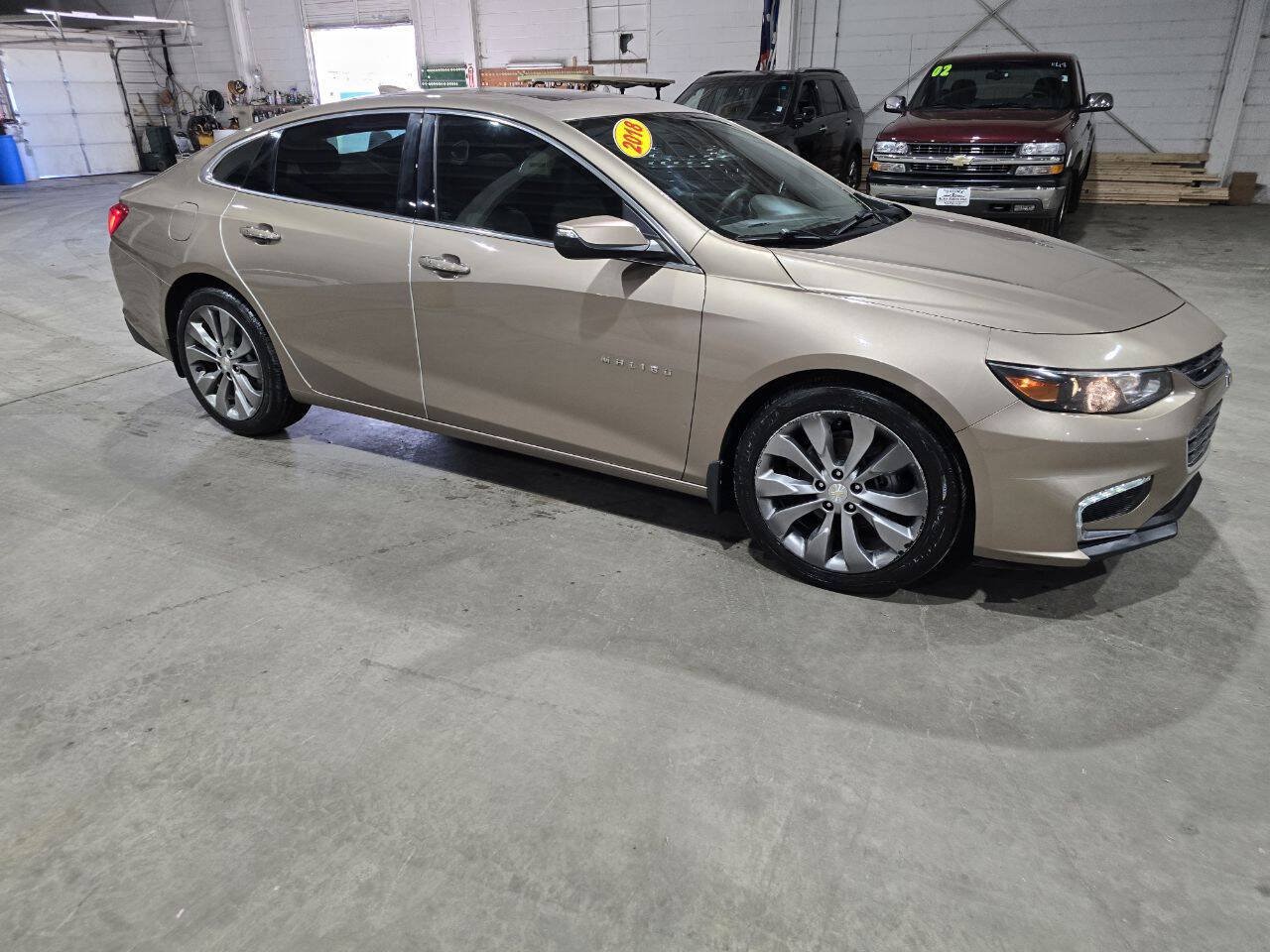 Used 2018 Chevrolet Malibu Premier w/ Premier Sun and Wheel Package FWD image 17