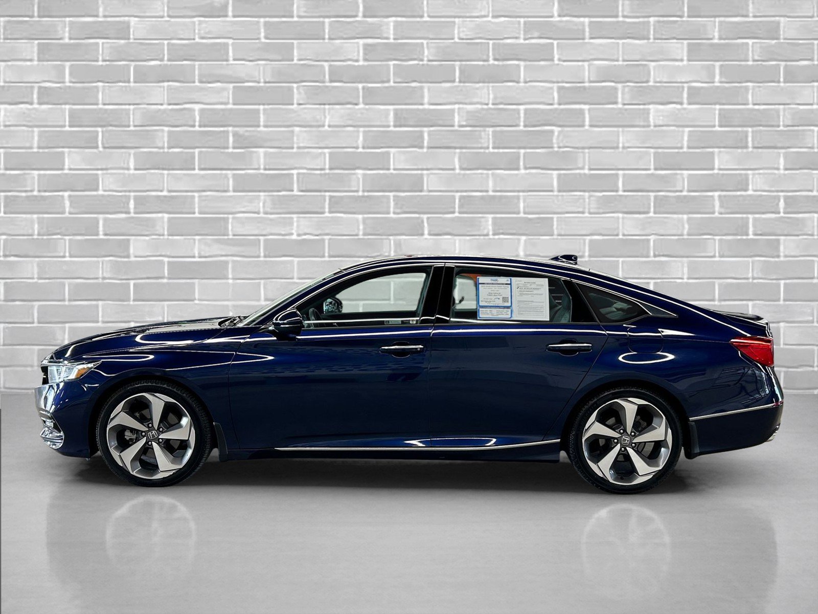 Used 2020 Honda Accord Touring image 2