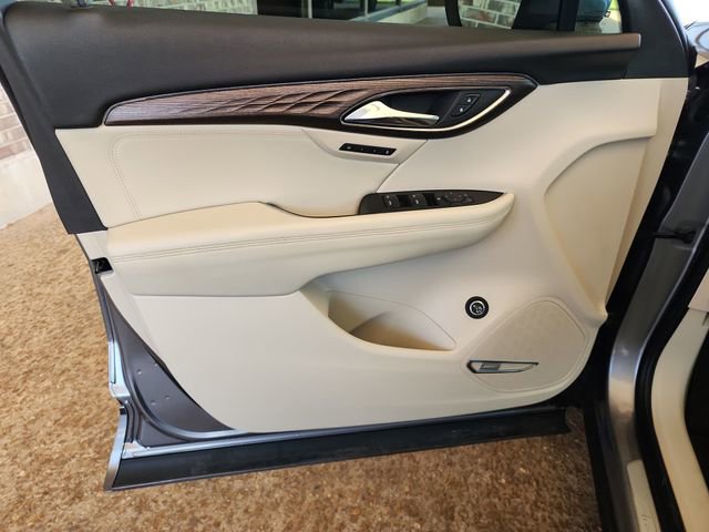 Used 2022 Buick Envision Avenir w/ Technology Package II image 9