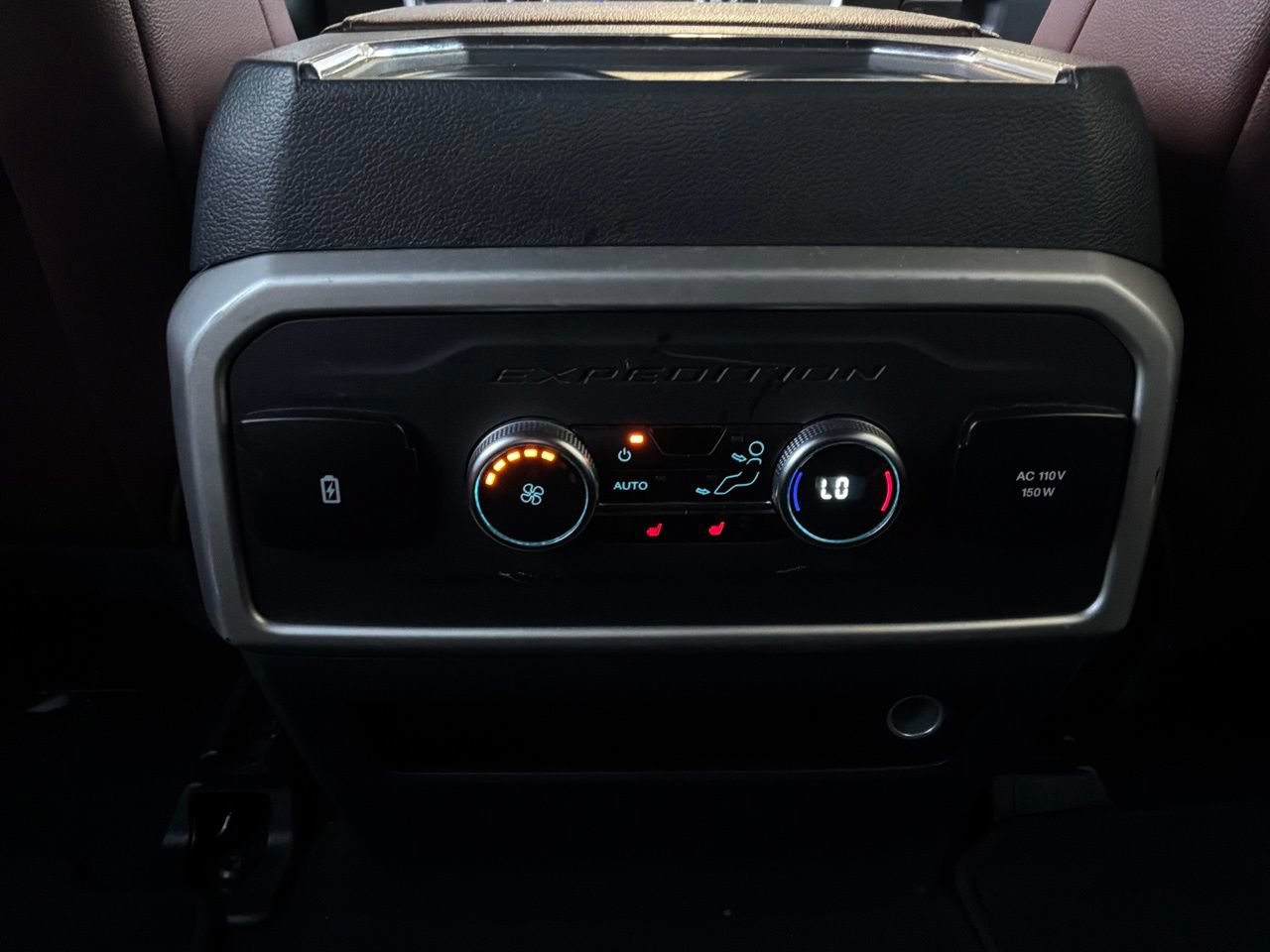 Used 2024 Ford Expedition Limited AWD/4WD image 14