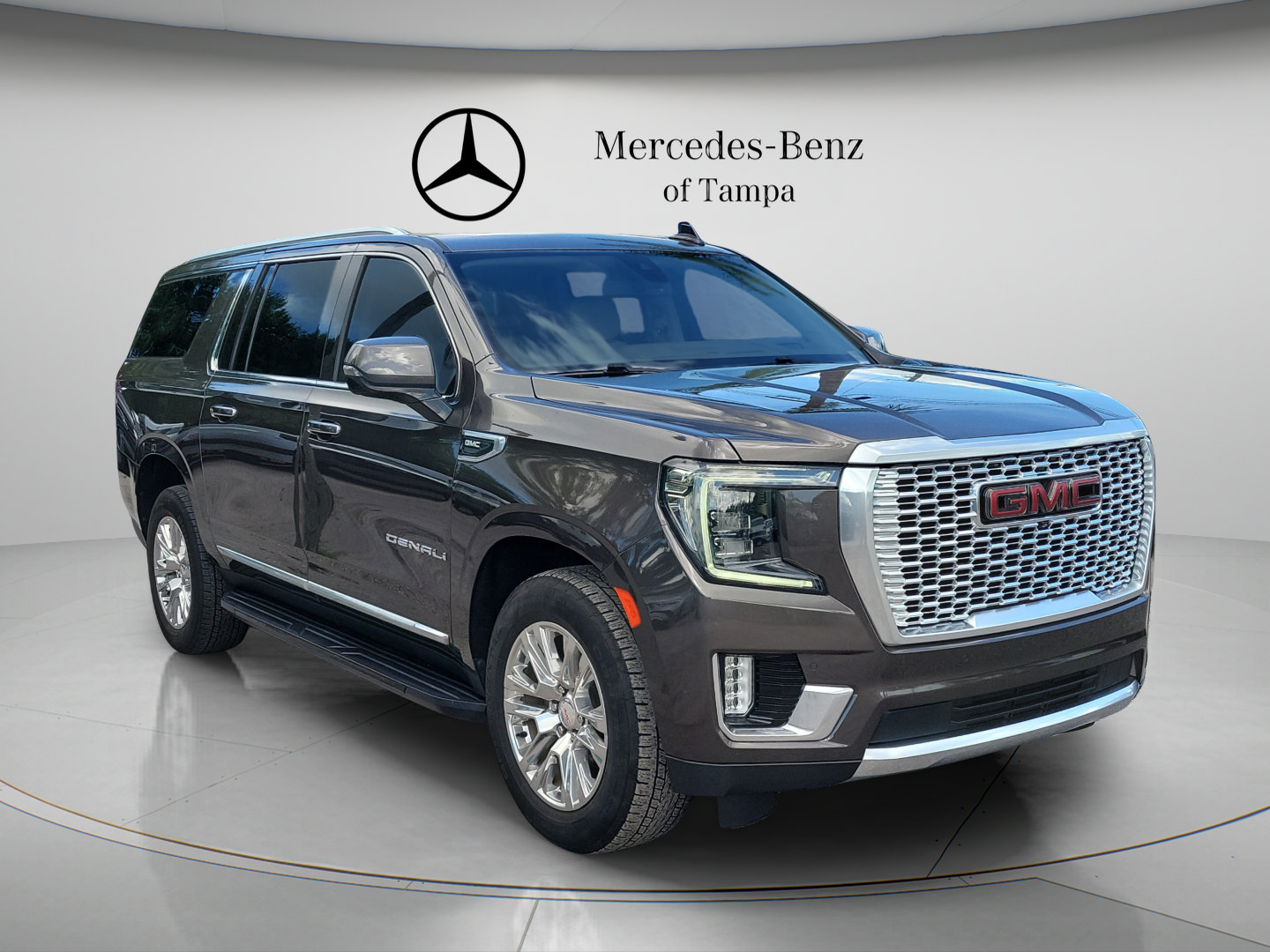 Used 2021 GMC Yukon XL Denali w/ LPO, Illumination Package RWD image 4