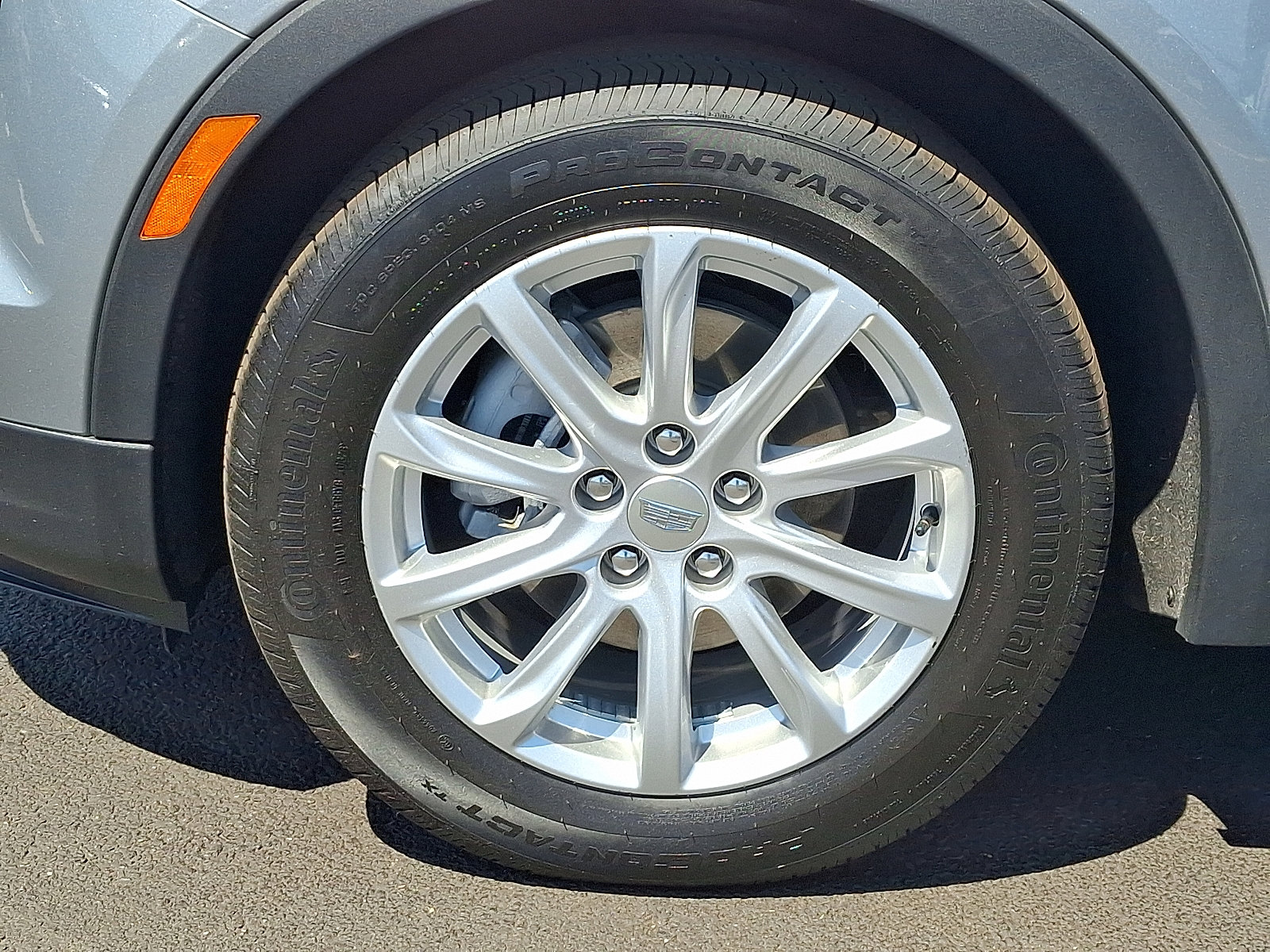Certified 2023 Cadillac XT4 Luxury w/ Cold Weather Package AWD/4WD image 10