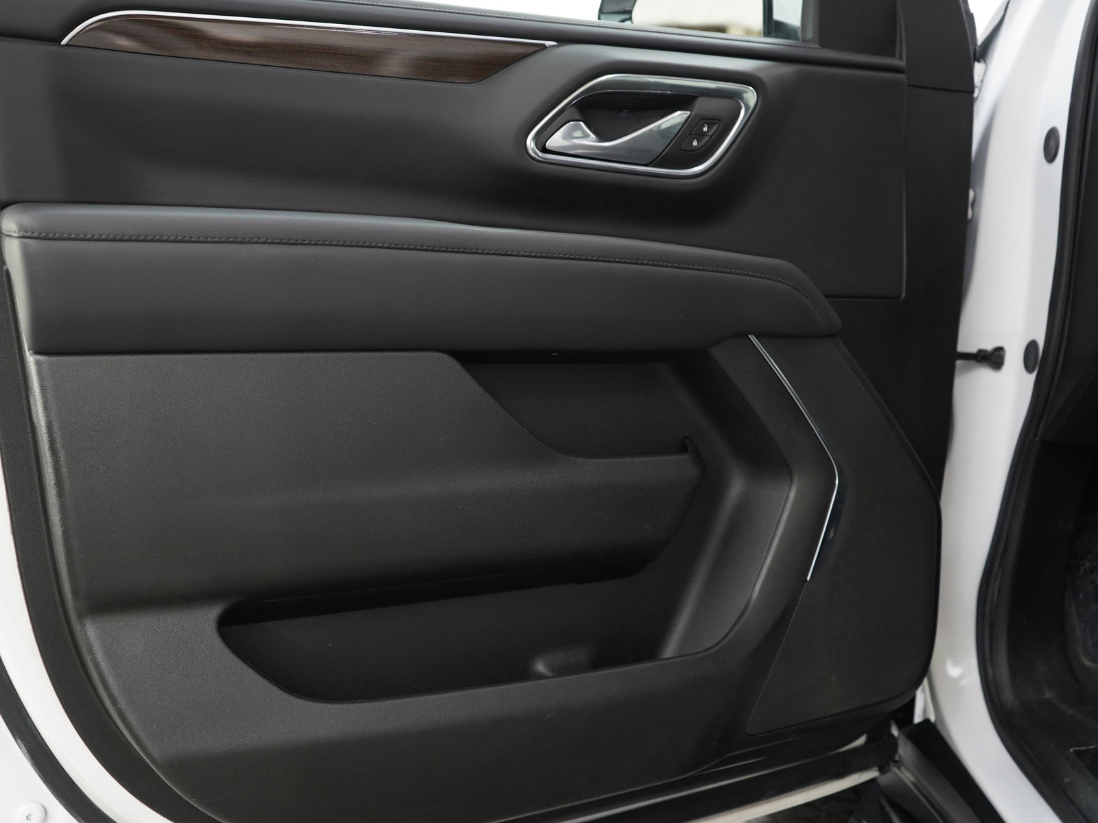 Used 2024 GMC Yukon SLE image 19