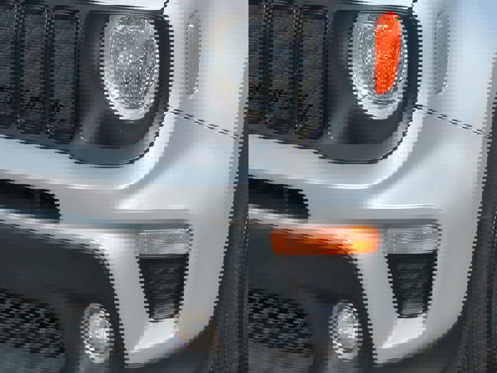 Used 2020 Jeep Renegade Altitude w/ UConnect 8.4 Nav Group image 12