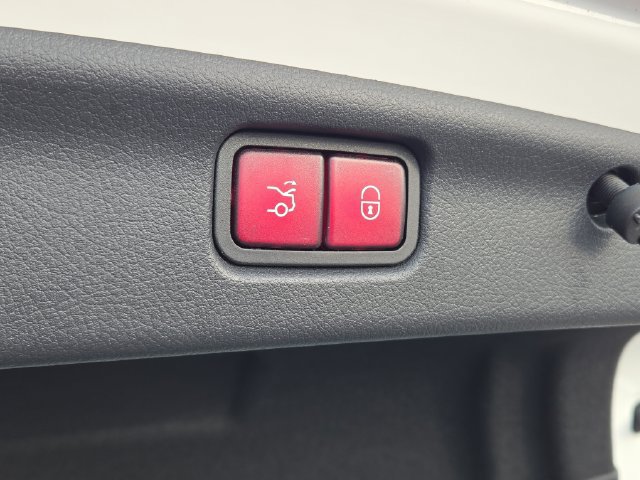 Used 2023 Mercedes-Benz C 300 4MATIC Sedan image 31