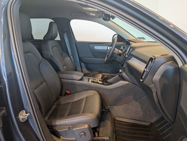 Used 2026 Volvo XC40 B5 Core w/ Climate Package image 30