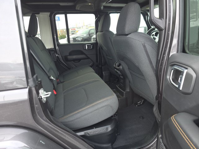 Used 2025 Jeep Wrangler Unlimited Sahara w/ Safety Group AWD/4WD image 41