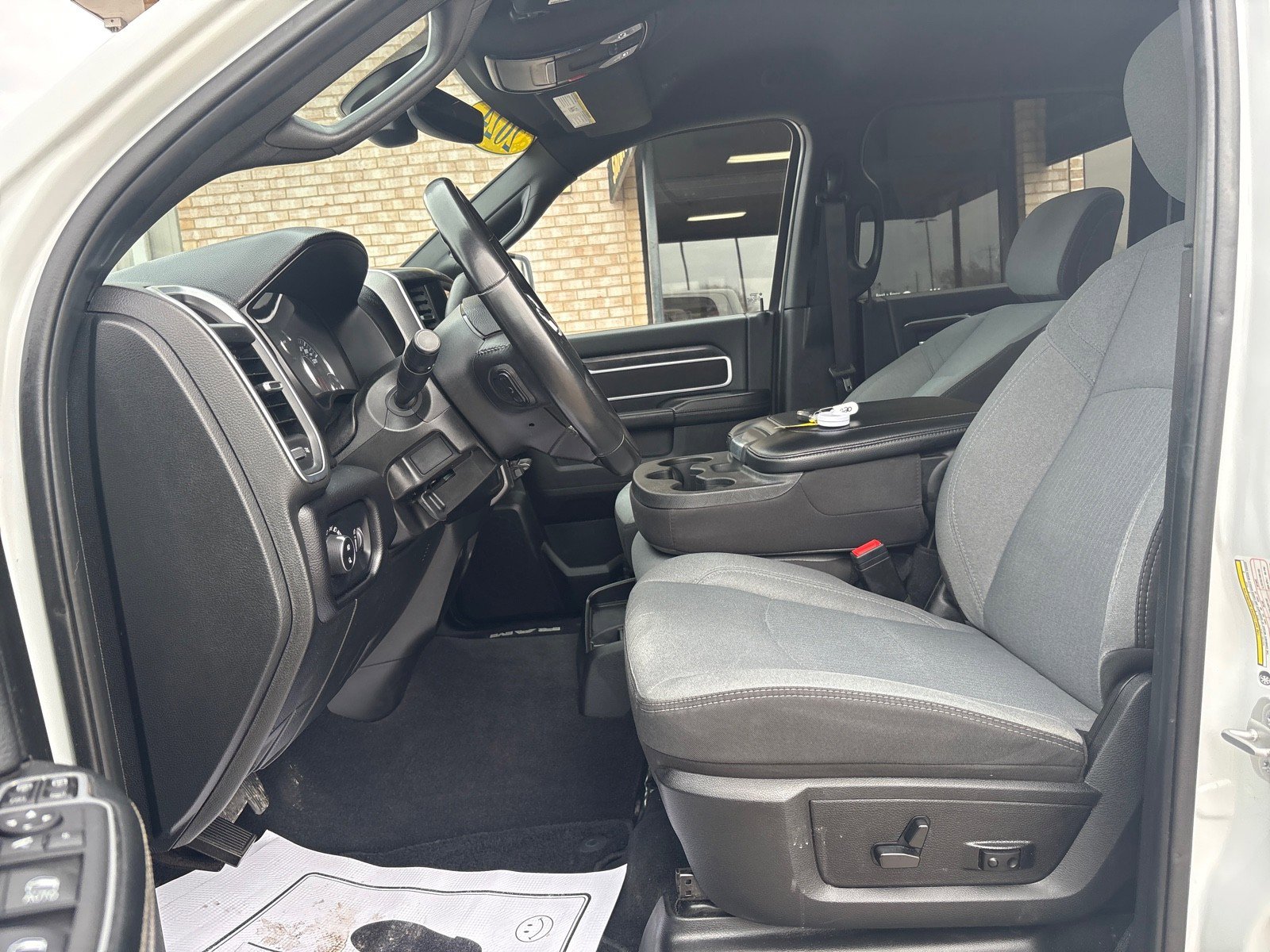 Used 2024 RAM 3500 Big Horn image 3