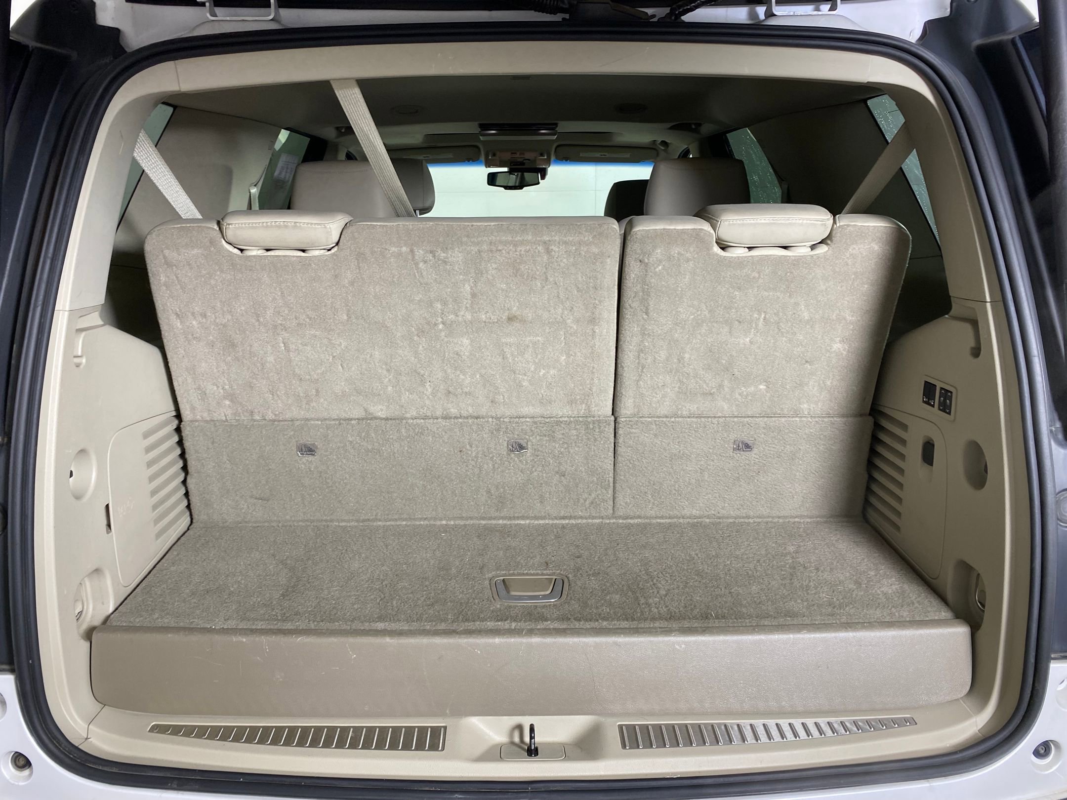 Used 2016 Cadillac Escalade Luxury image 32