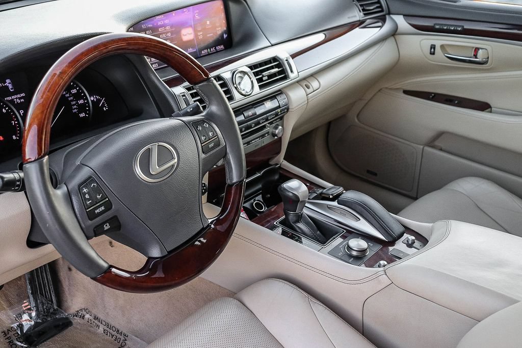 Used 2016 Lexus LS 460 w/ Comfort Package RWD image 24