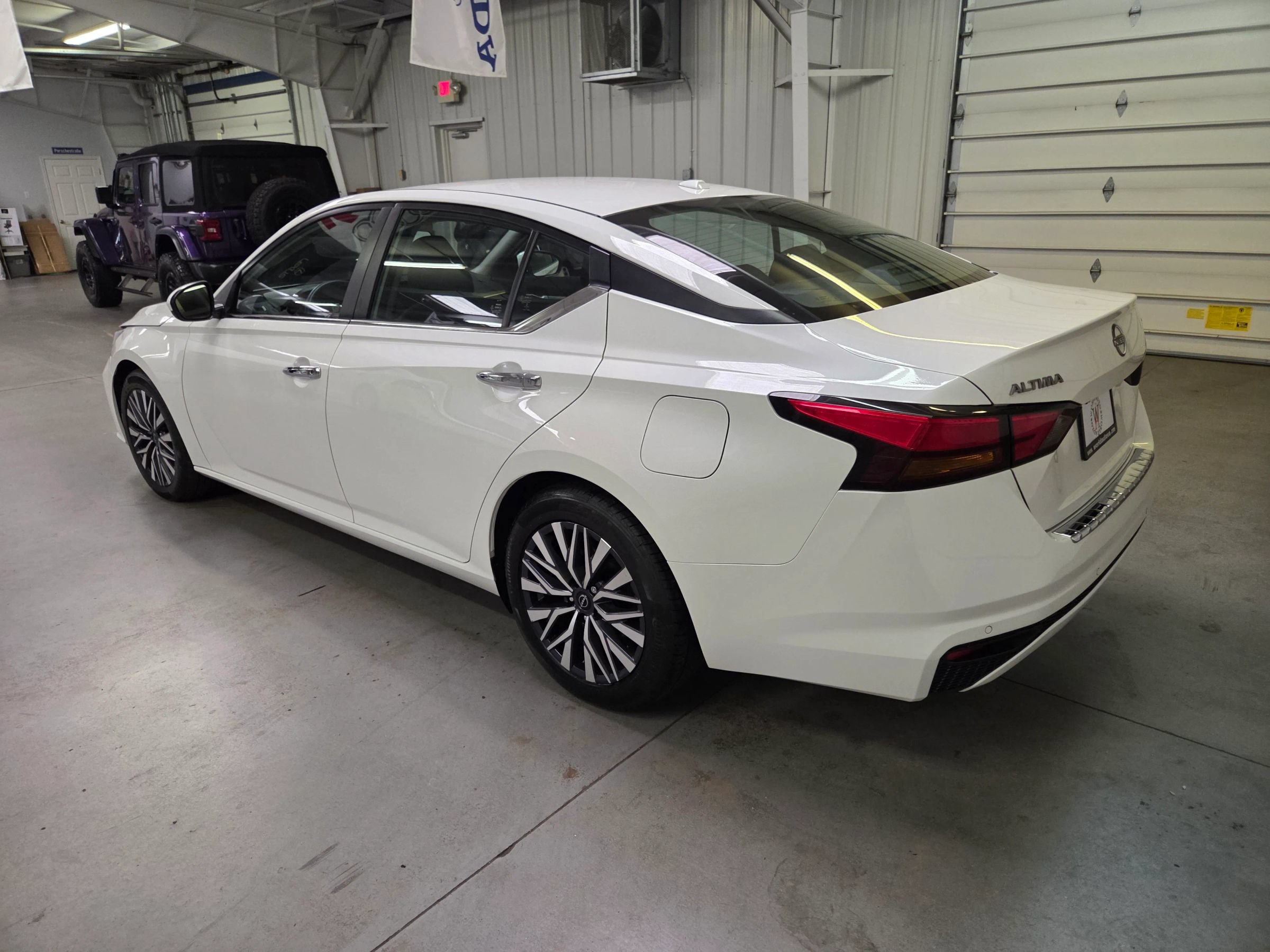 Used 2023 Nissan Altima 2.5 SV FWD image 4