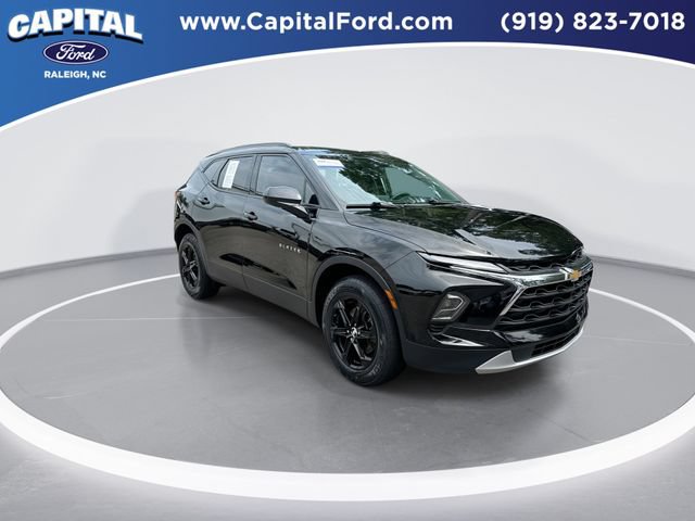 Used 2023 Chevrolet Blazer LT w/ Convenience Package AWD/4WD image 2