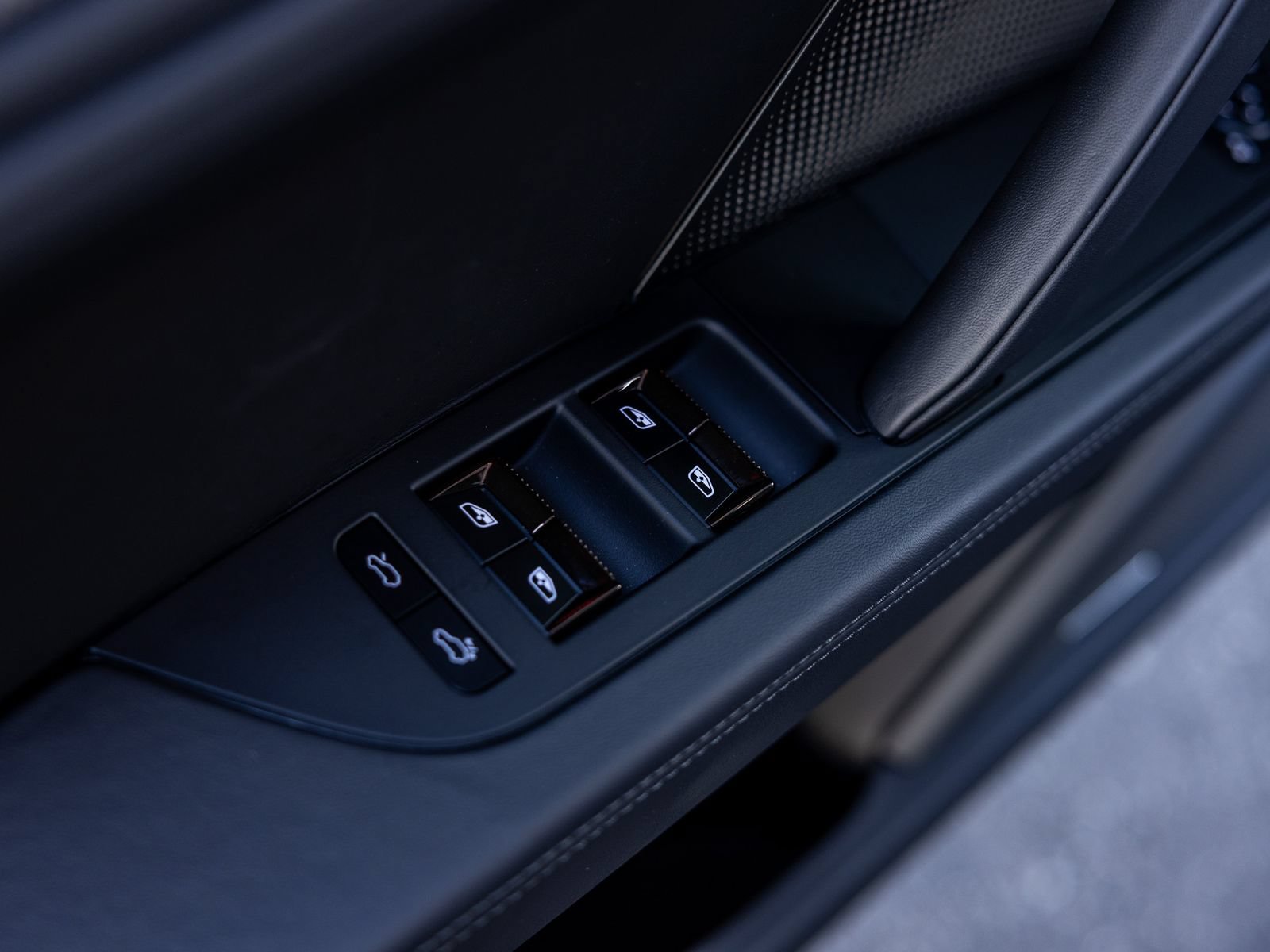 New 2026 Porsche Cayenne Turbo AWD/4WD image 41
