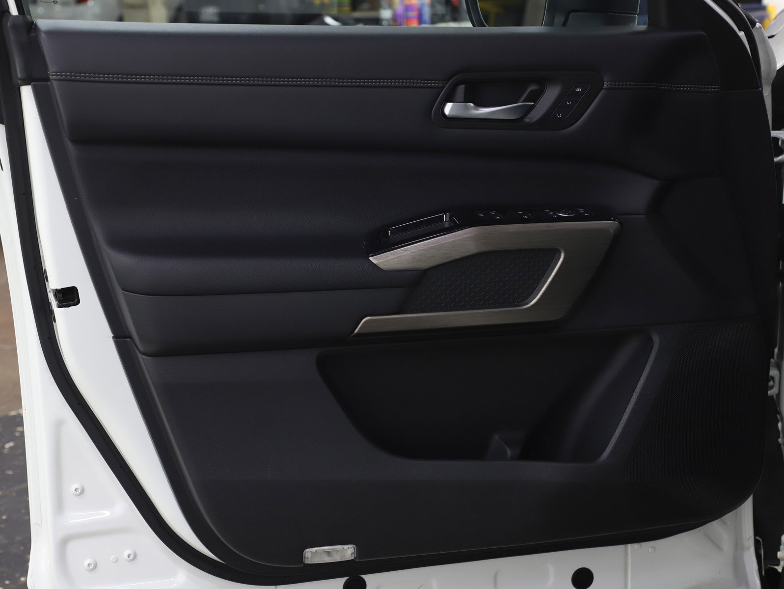 Used 2022 Nissan Pathfinder Platinum w/ Cargo Package image 24