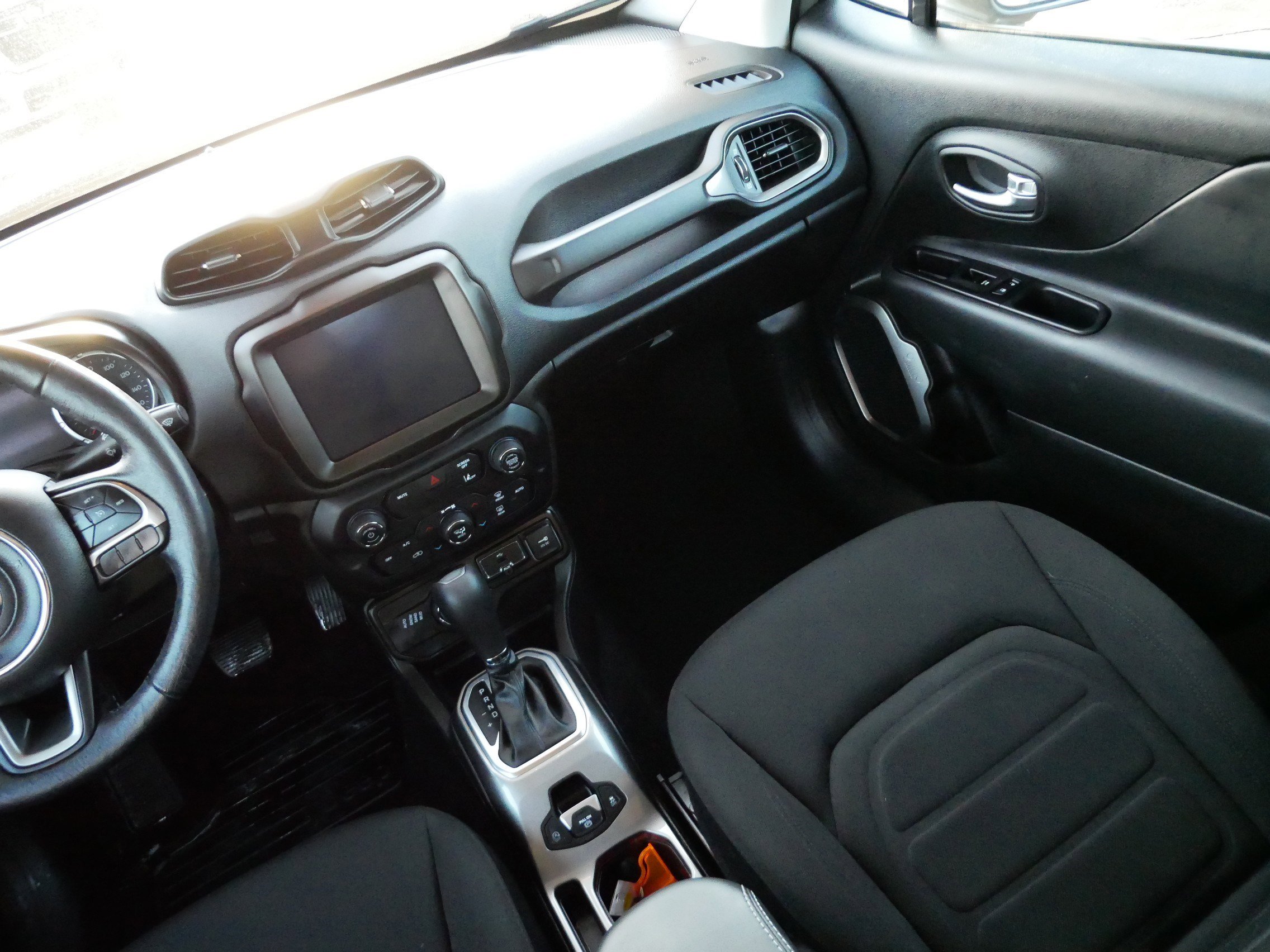 Used 2022 Jeep Renegade Latitude w/ Convenience Group AWD/4WD image 10
