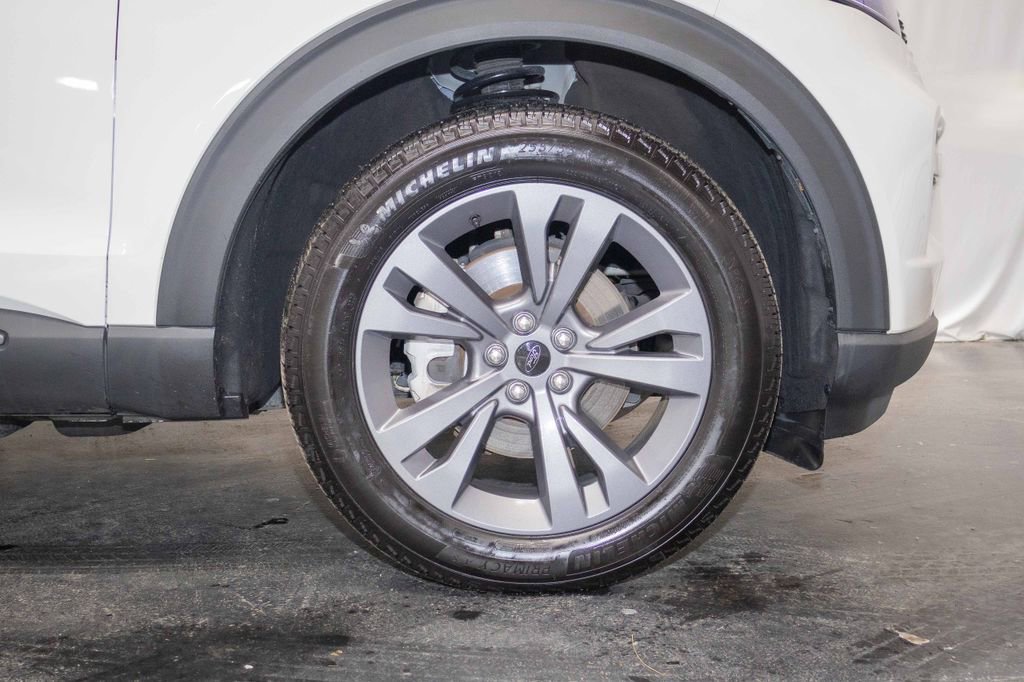 Used 2022 Ford Explorer XLT w/ Equipment Group 202A image 6
