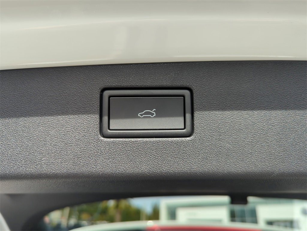 New 2026 Volkswagen Tiguan SEL R-Line image 21